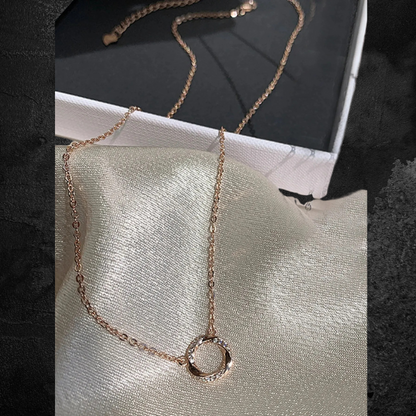 Belle - Luxe Mobius Ketting