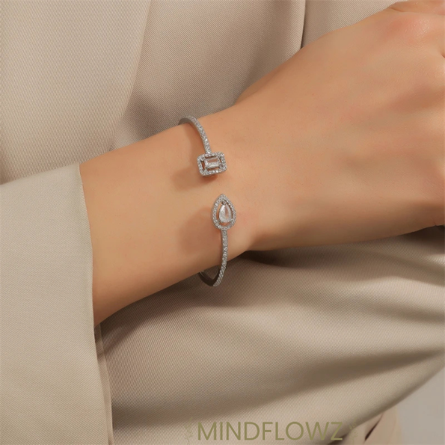 Livia - Luxuriöses geometrisches Manschettenarmband